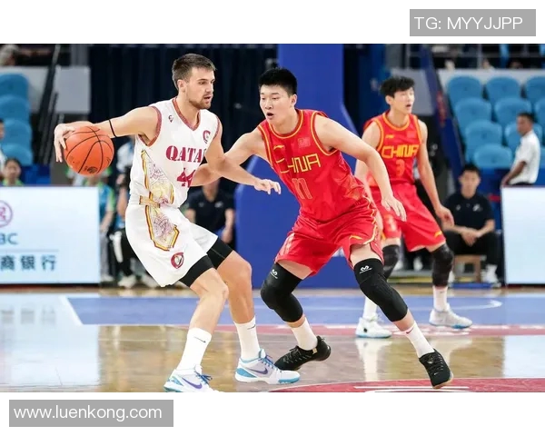 中国男篮迎战立陶宛队力争在国际赛场上展现实力与风采