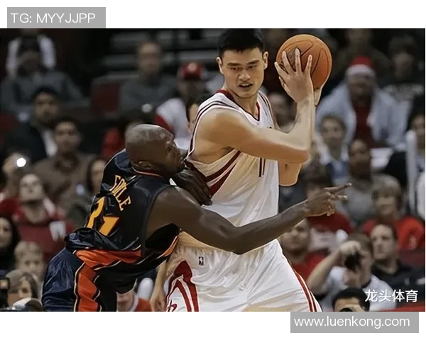 火箭队与湖人队激战回顾姚明的传奇时刻与篮球荣耀