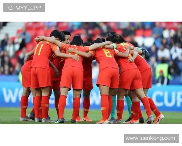 重庆足球队在世界杯预选赛中以56分稳居积分榜首位展现强劲实力