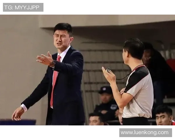 上海篮球队战术选择引发热议球迷与专家各抒己见分析背后原因